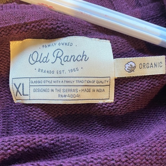 Elegant Purple Zip-Up Sweater with Patterned Hem - Picture 6 of 7